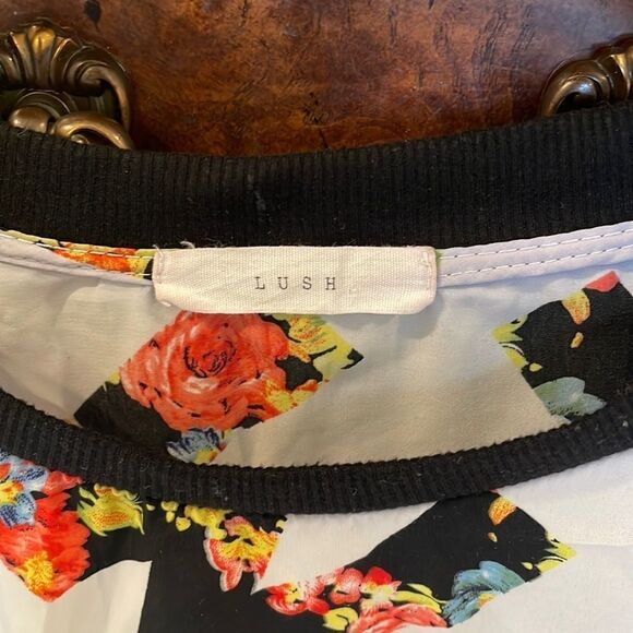 Lush woman’s long sleeve blouse with letters and flowers all of the top - Picture 3 of 7